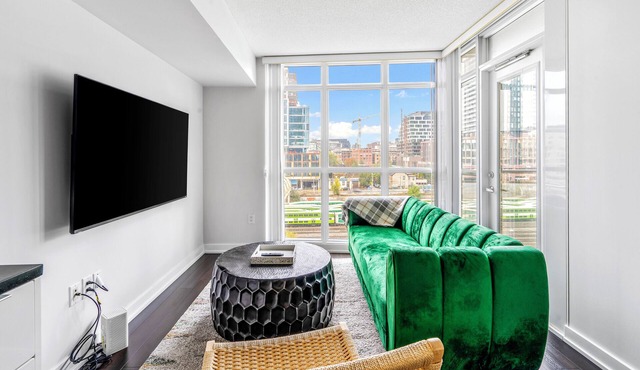 Serenity city homes in downtown Toronto 2BDRM condo with parking +office space