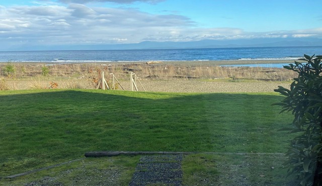 Shorewater Resort | Waterfront Qualicum Beach | Unique | Free Kayaks