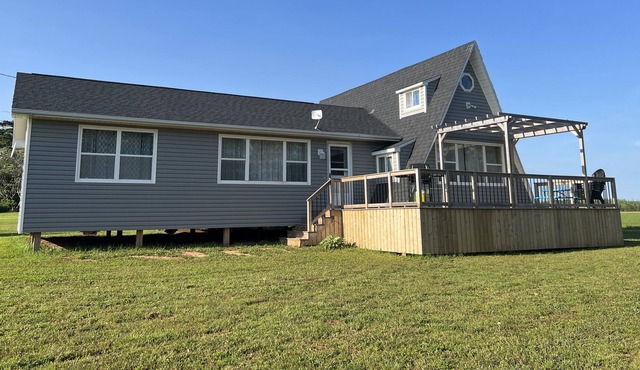 Short Walk to the Beach - 4 BR, 2 BA Cottage in Fernwood, PE