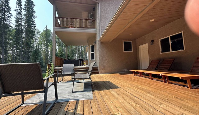 Shunda Creek Place is 5 star VBRO mountain retreat.