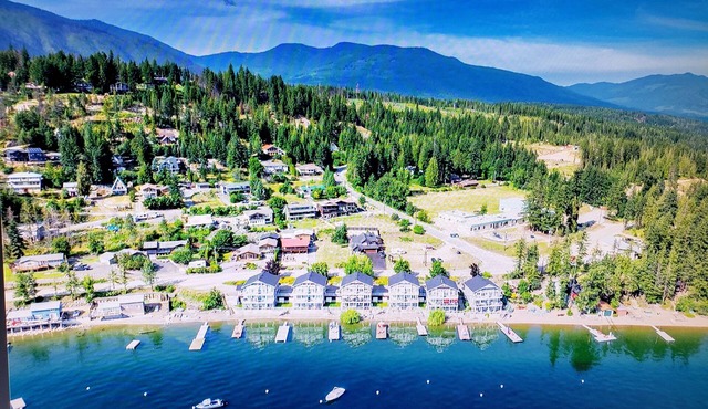 SHUSWAP LAKE BEACH FRONT PRIVATE DOCK/BUOY 60% OFF $169 NT REG $398 TAX FREE