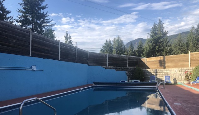 Shuswap Lake View Gorgeous RV