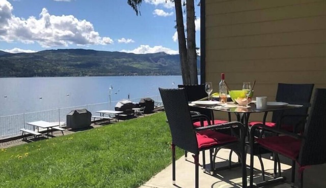 Shuswap Lakefront 🏖️nWeekly rental - Saturday 3pm to Saturday 12pm nNO pets