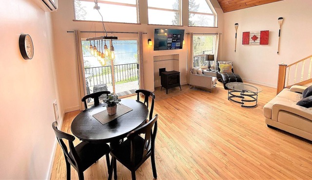 Shuswap Views Semi-Lakefront A-Frame Sleeps 4 King Bed Bunks Beach