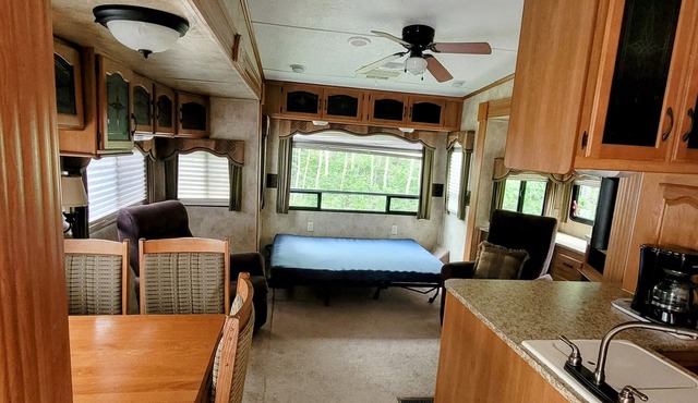 Site 09 'Mountaineer Camper'-urban farm resort