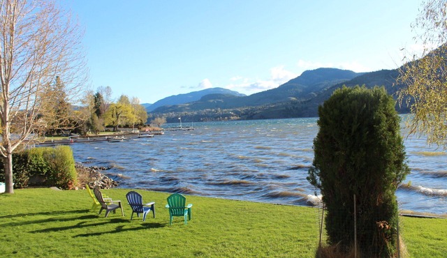 Skaha Lakefront home, Large covered deck,