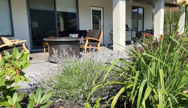 Ski, golf, hike, cycle, boating. Private patio, mountain and golf course views.