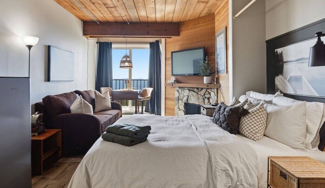 Ski-In/Ski-Out Studio | Mountain Views