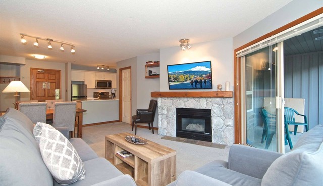 Ski in/Ski out at The Aspens with Outdoor Heated Pool + Hot tubs!
