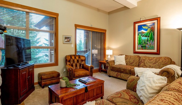 Ski-In/Ski-Out | Mountain Views | Private Hot Tub | Cozy 2BR + Den | Managed by Aloha Whistler