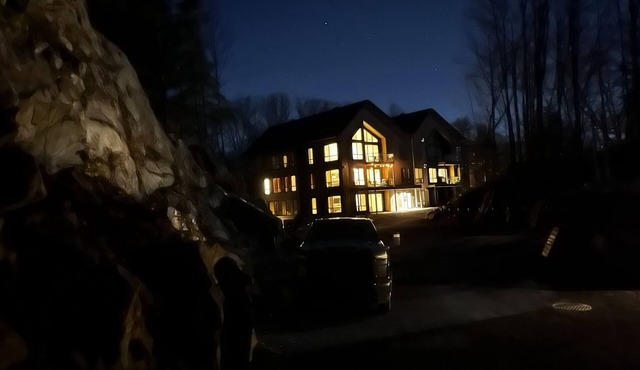ski-in/ski -out Owls Head Moutain with pool access and view Lake Memphrémagog