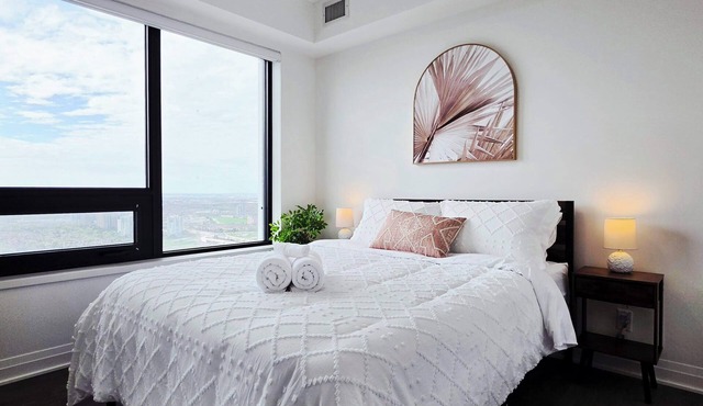 Sky High | Luxe Stay | 2 BR-2 BA | SQ1 | Lake View | Gym | Pool | Parking