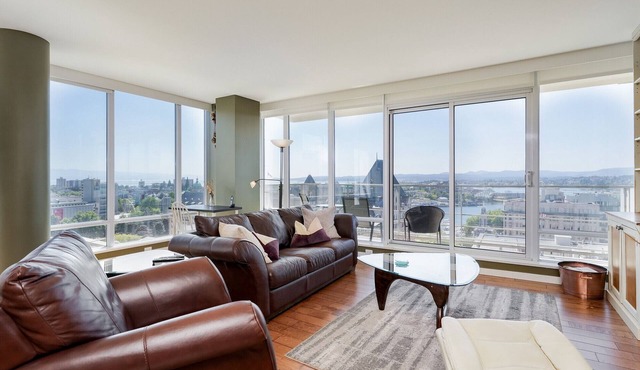 Sky's the Limit - Fantastic Views From This 15th Floor Condo, AC, Pool, Hot Tub, Gym, Parking