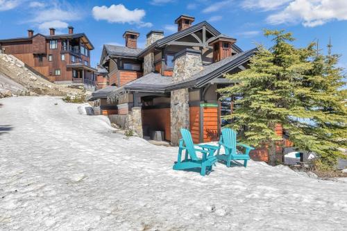 Snow Therapy Chalet - Ski In Out, Hot Tub & Mtn View