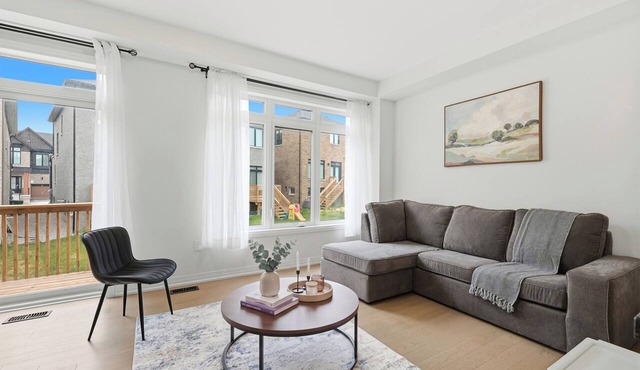 Soleil Nest - 5 Beds, 2.5 Baths, 2 Park, Backyard