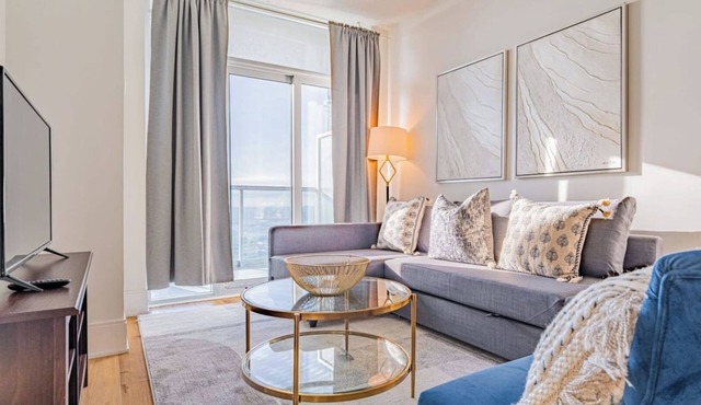 Spacious 1 Bedroom+ Den, 1 Bath Condo/ Square One
