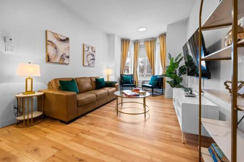 Spacious 1300sf Apt 2 Parking Spaces WiFi AC