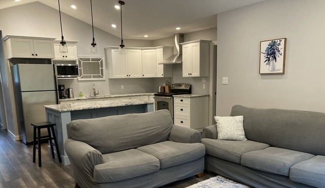Spacious 2-bedroom guest house with forest view