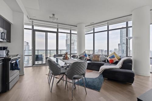 Spacious 2 Bedroom High Floor with Skyline View with Balcony in DT Toronto