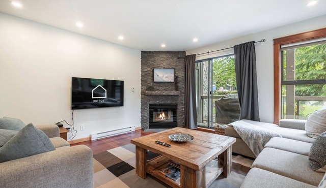 Spacious 2BDR on Blueberry Hill | Pets | Complex Hot Tub | BBQ