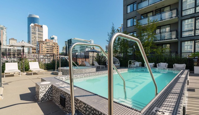 Spacious 2BR Suite w/Access to Rooftop Pool
