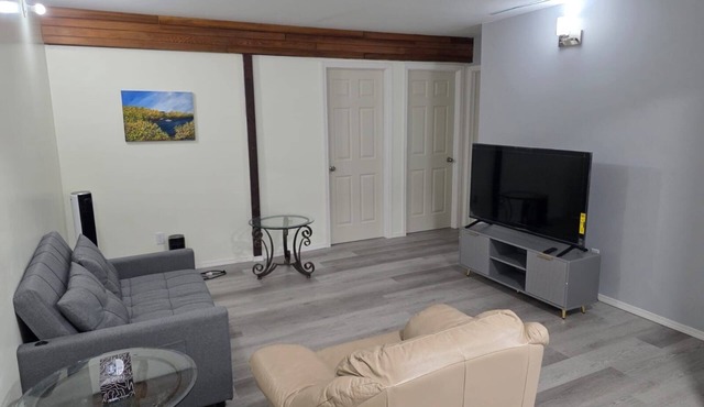 Spacious 3 Bedroom Private Guest Suite