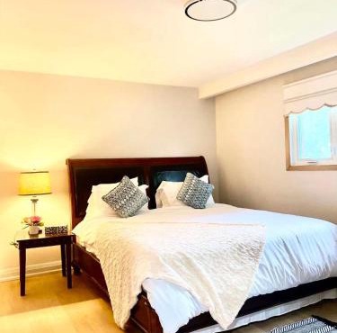 Spacious 3BR Family Home near Fairview Mall