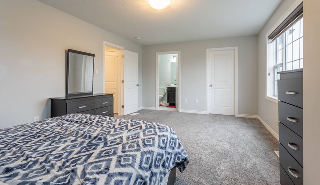 Spacious 4 BDR family-friendly house in Ingersoll