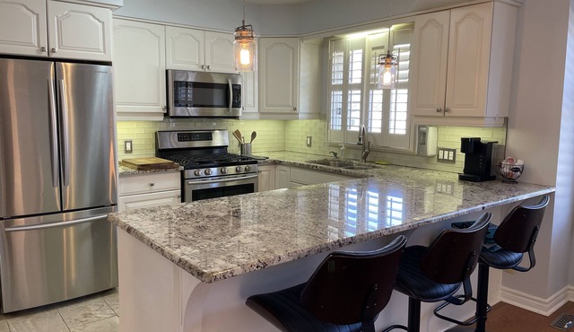 Spacious 4 Bedroom House Closed to Masonville UH UWO