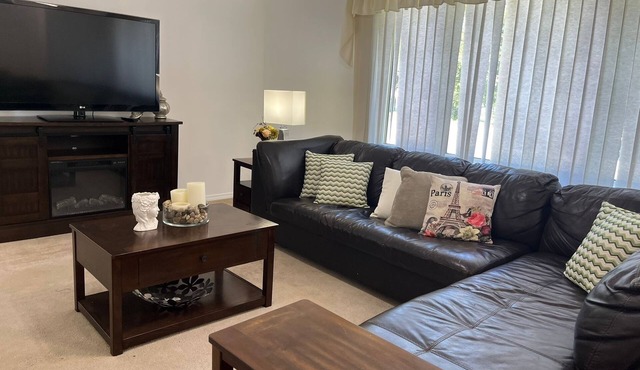 Spacious 4BedroomHome with Modern Amenities and ScenicViews perfect for Families