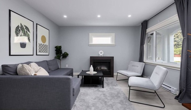 Spacious 4BR Retreat near YVR and DT