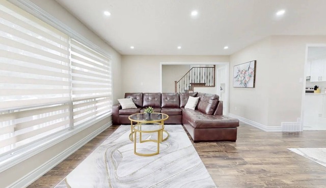 Spacious 5 Bedroom/3 Bath Homen