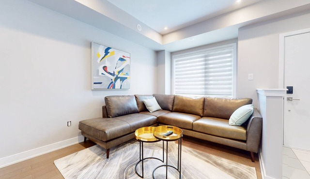 Spacious 5 Bedroom/5 Bathroom Townhouse