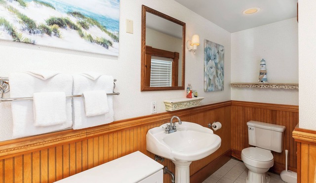 Spacious 7-bedroom house with WiFi, AC in enjoyable Ogunquit
