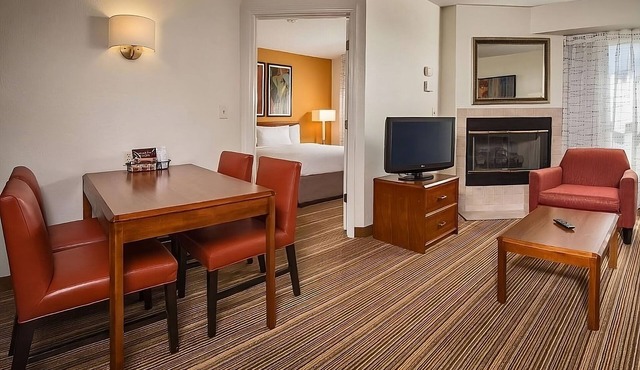 Spacious Accommodation in Charleston! W/Private Kitchenette! Pets are Welcome!