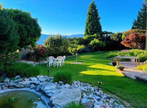 Spacious and quiet garden view room