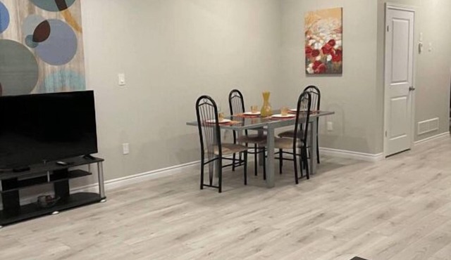 Spacious & Beautiful 5 Bedroom Townhouse