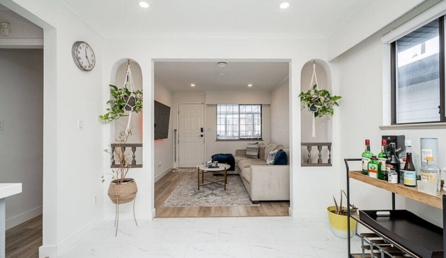 Spacious & Cozy Home In Heart Of Vancouver