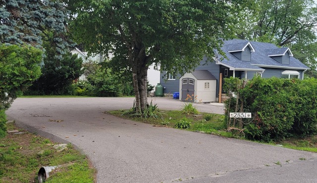 Spacious Lakeside Retreat within GTA Conservation Area with Wildlife.