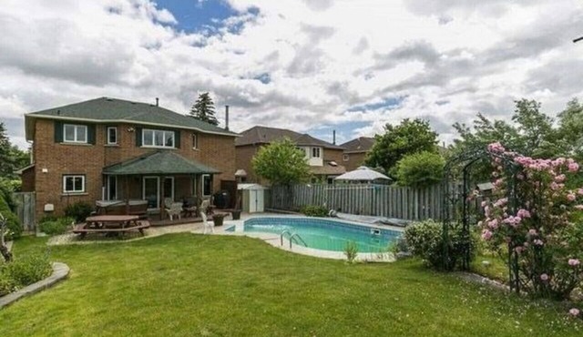 Spacious⭐Pool⭐Hot Tub⭐Airport⭐Downtown⭐Walk to Everything