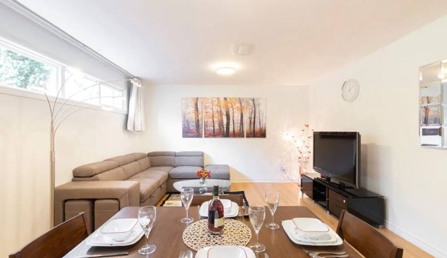 SPACIOUS PRIVATE SUITE W/BACKYARD (YONGE & FINCH)