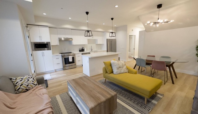 Spacious Two Bedroom Townhome Near SFU + Breweries