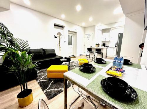 Sparsh Villas - Luxurious & Stylish 2BR PSuite