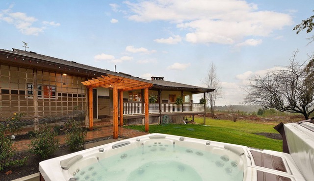 Spectacular 3 Bedroom Country Estate With Amazing Views And Hot Tub