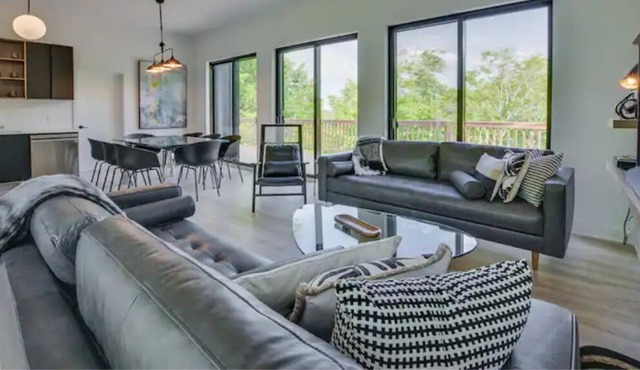 Splendid Chalet Spa 12min to Mont Tremblant