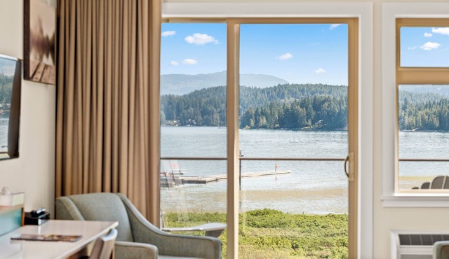 Sproat Lake Landing Resort