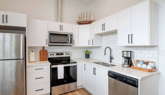 Squeaky clean brand new 2 bedroom close to major routes.