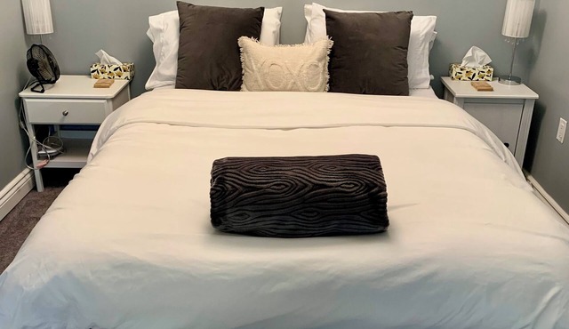 Stay at the Peaceful Bay Getaway! This is a private entry guest suite + 3 beds!