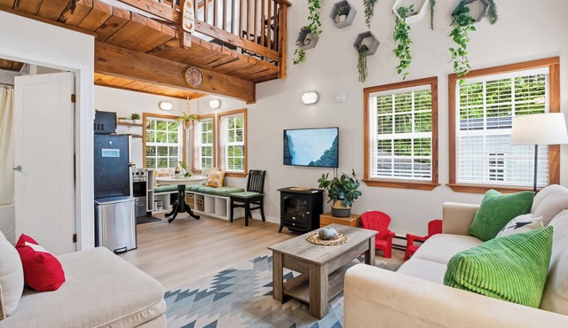 Steps to Terrace Beach - Cozy Pet-Friendly Loft ⎮ Blue Heron