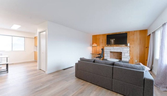 Stone throw to university and hospital, Fully reno
